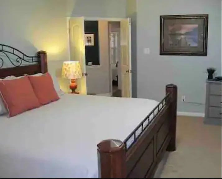323 Sycamore St — Photo 28