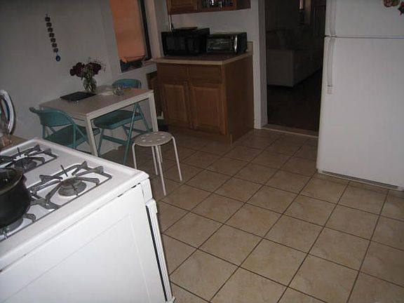 4th image of 2569 23rd St APT 1R