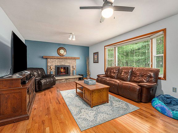 2nd image of 488 Montague Dr