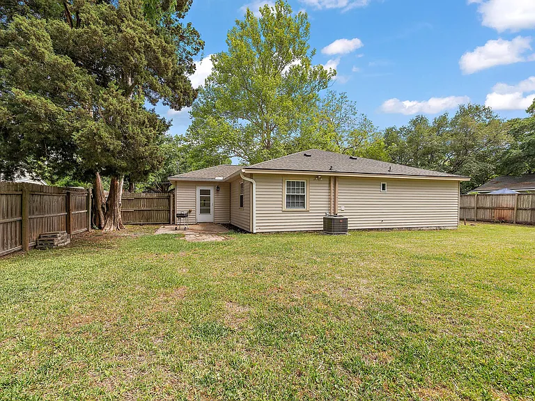 13 Joyce Ave — Photo 14