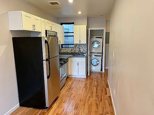 1st image of 323 Chauncey St APT 2B