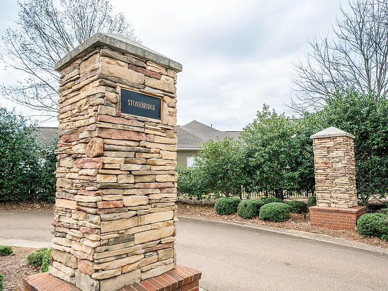 Entrance to Stonebridge