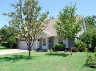 1013 W Idylwild Dr, Midwest City, OK 73110