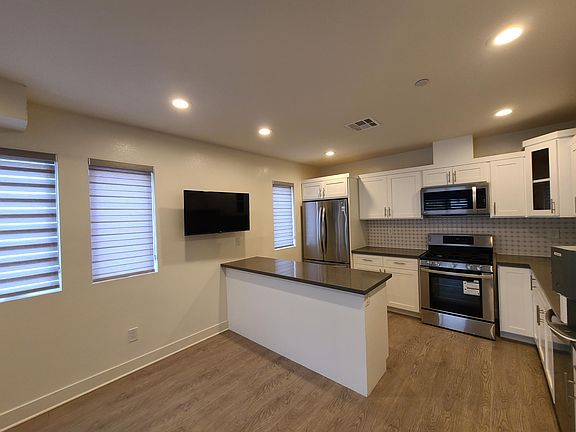 3rd image of 125 N Mountain View Ave #125/5