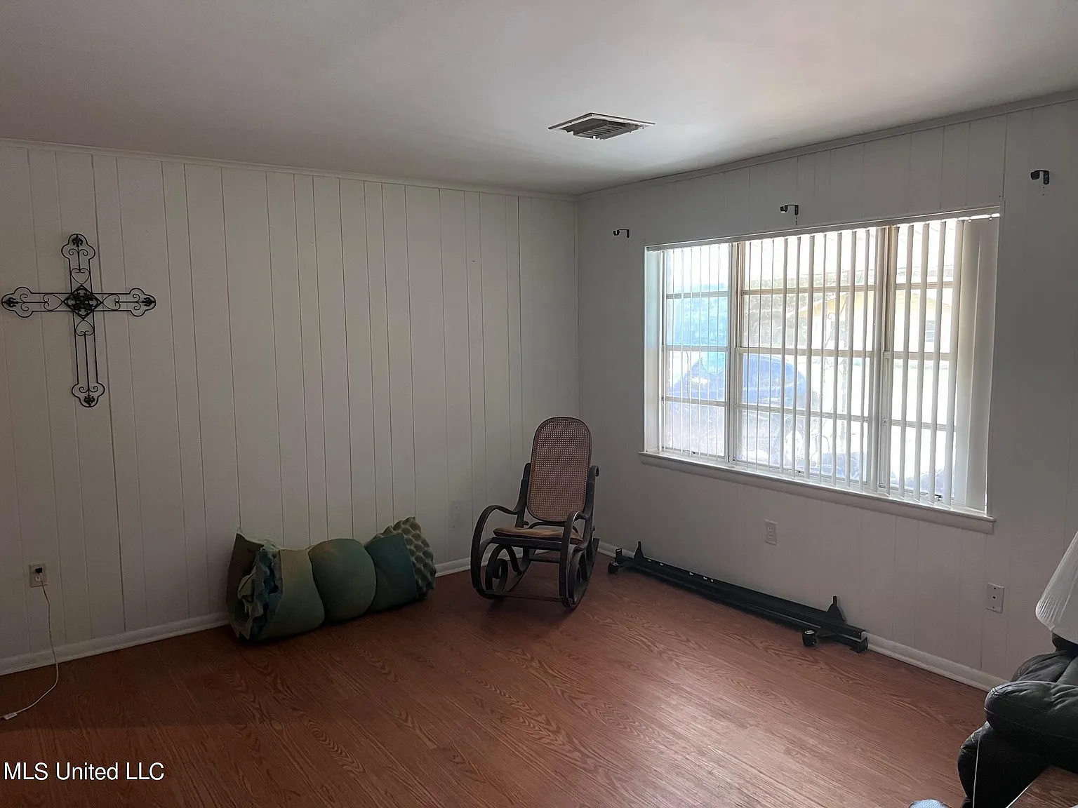 3 bed, 1.5 bath, 1590 sqft, $1,625 — Photo 2