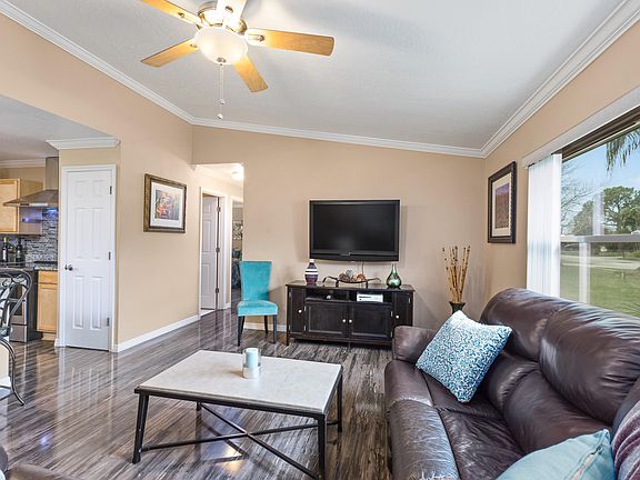 3rd image of 310 Cinnamon Lake Cir