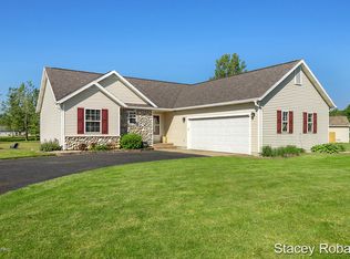 9481 Stone View Dr NE, Rockford, MI 49341