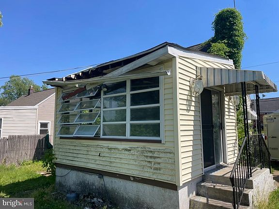 5th image of 31 E 10th Ave