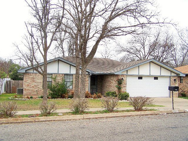 1st image of 208 Crestwood Dr
