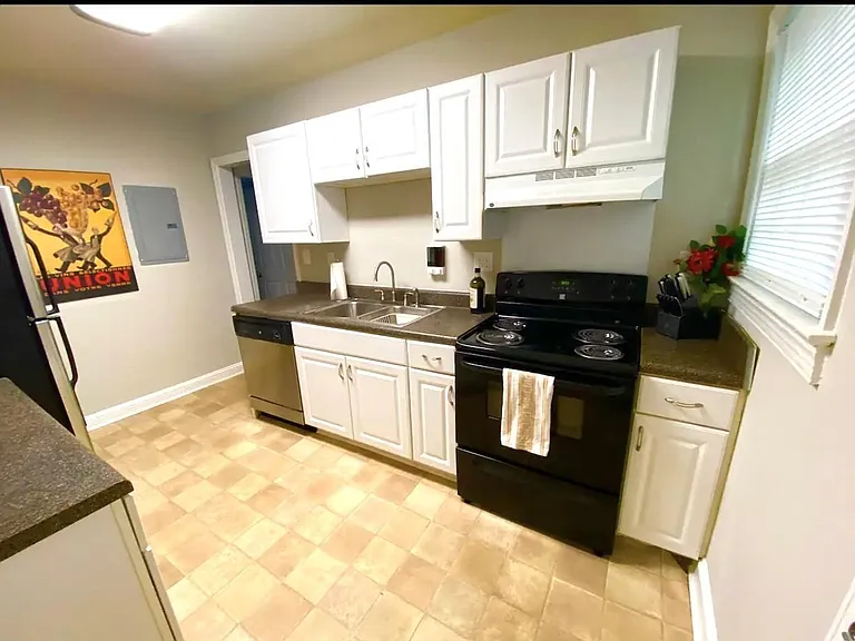 2801 Wade Ave — Photo 10