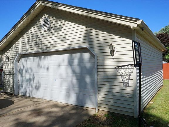 5th image of 817 Revere Ave