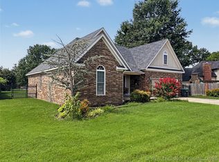 1550 Redwood Pl, Tahlequah, OK 74464