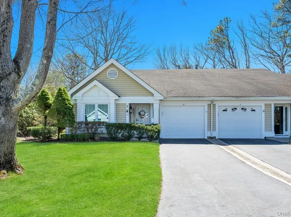 12 Baldwin Court, Ridge, NY 11961