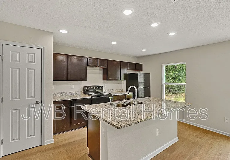 2019 Benedict Rd — Photo 2