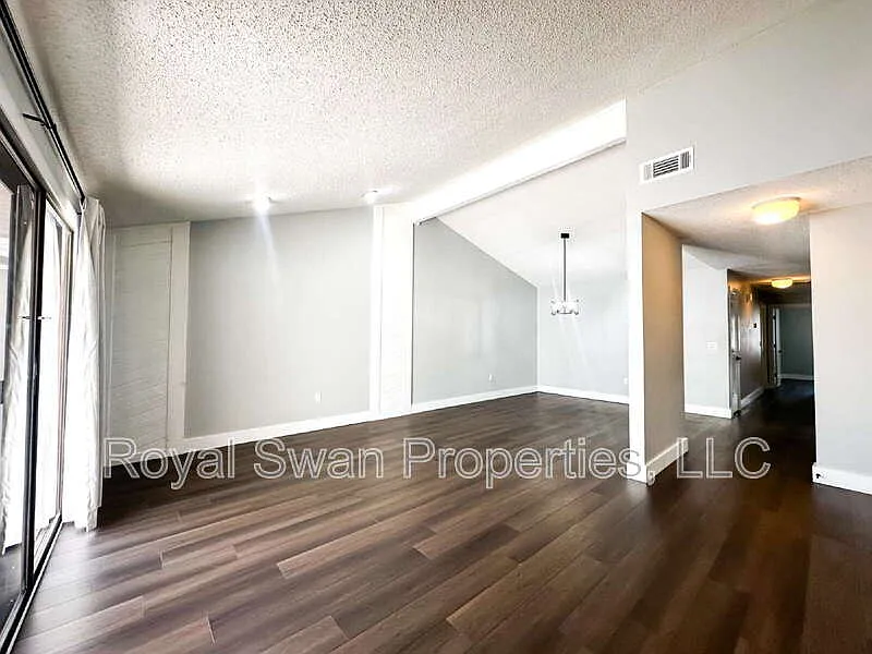 2 bed, 2.0 bath, 968 sqft, $1,595 — Photo 4