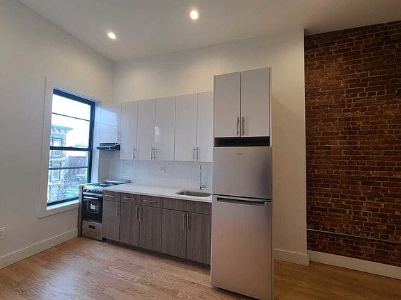 2nd image of 1092 Bedford Ave #4