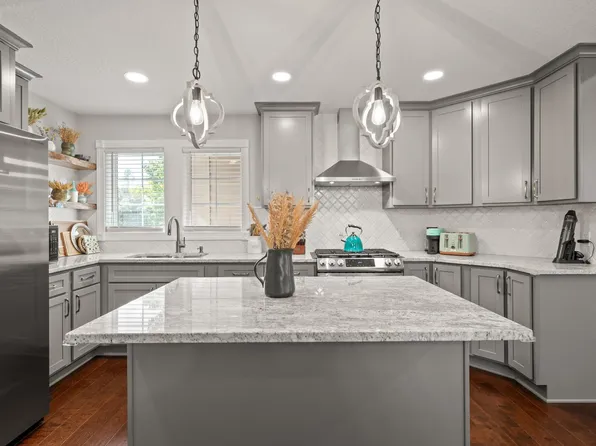 699 Sullivan Dr NE, Columbia Heights, MN 55421