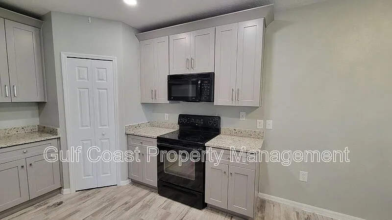 2 bed, 2.5 bath, 1160 sqft, $1,999 — Photo 4