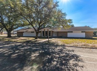 202 Kallus St, Schulenburg, TX 78956