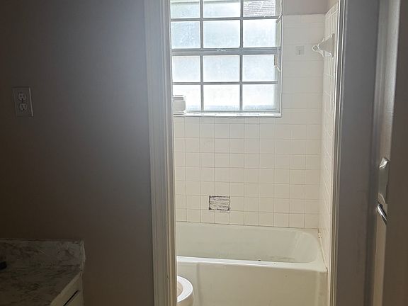 4th image of 3019 Greenbranch Dr