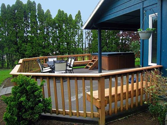 Great Deck and Whirlpool