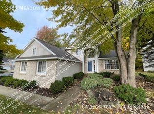 3589 Meadowgrove Dr SE, Kentwood, MI 49512