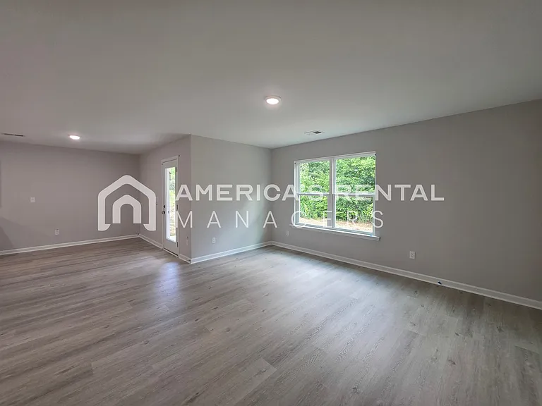 10303 Squires Way — Photo 34