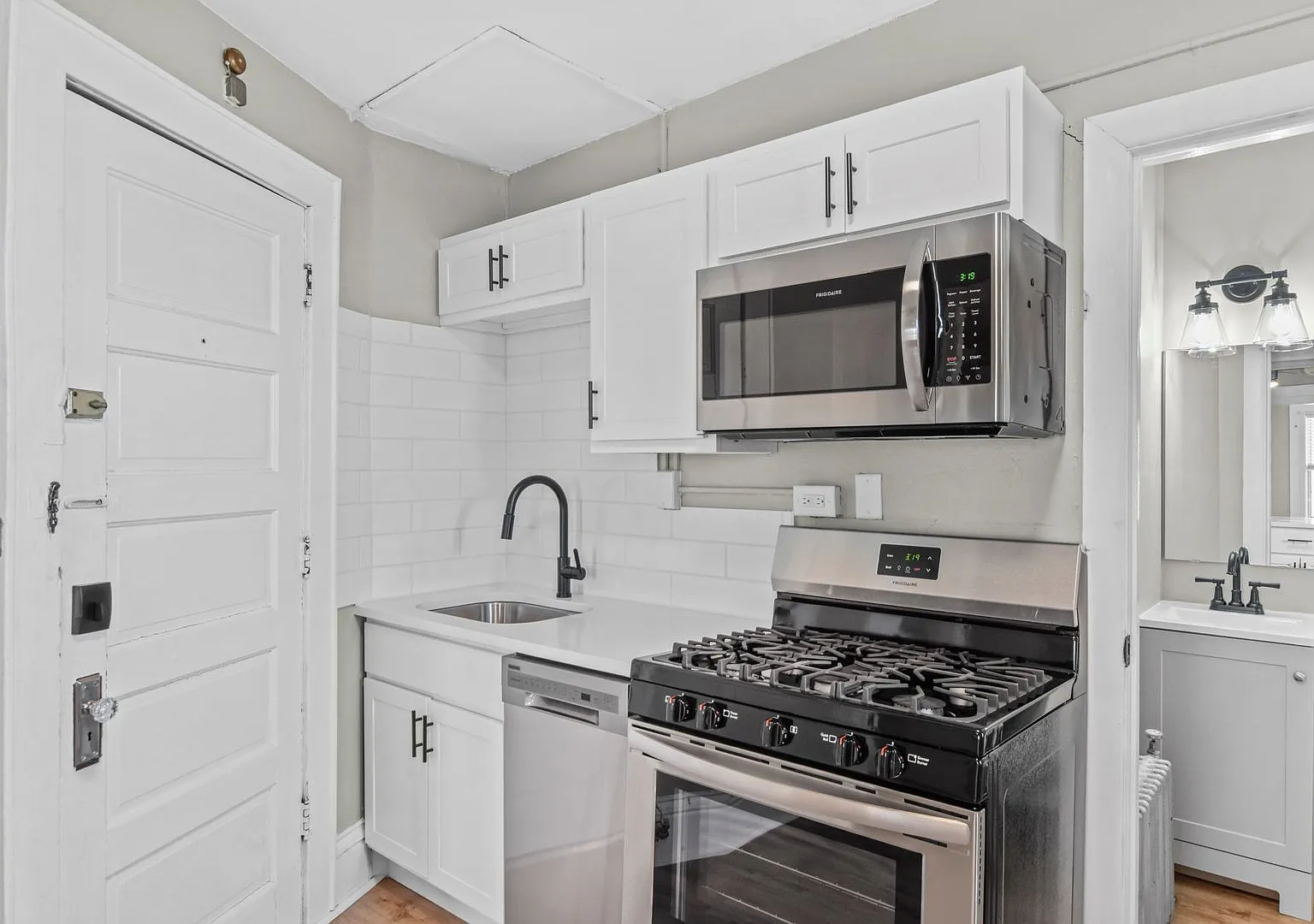 1216 Williamson St — Photo 2