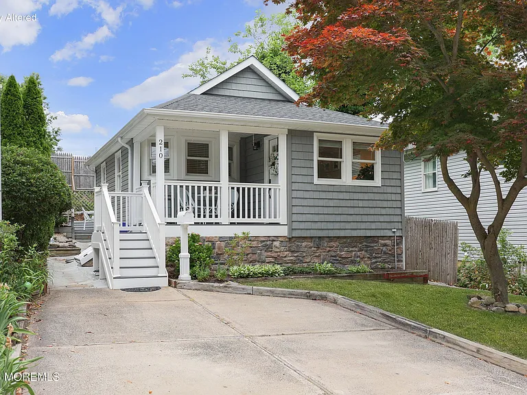210 Linden Ave — Photo 1