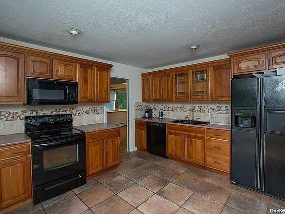 5th image of 5 Lamont Ln