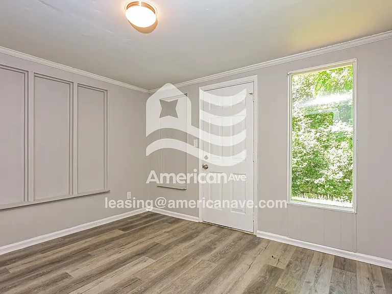 1544681_013_bedroom_13.jpg