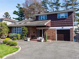 2112 Holland Way, Merrick, NY 11566