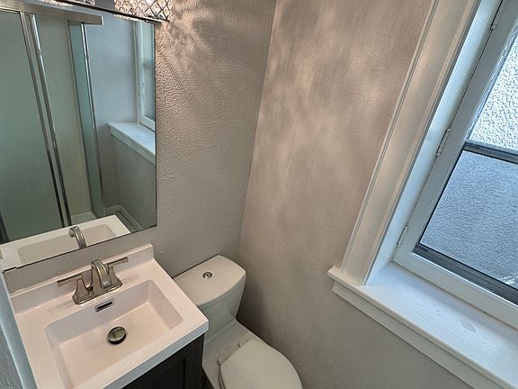 5th image of 2530 Dupont Ave S #101