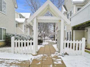 308 Autumn Wind Ct, Bolingbrook, IL 60440