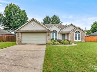 2901 Amberwood St, Springdale, AR 72762