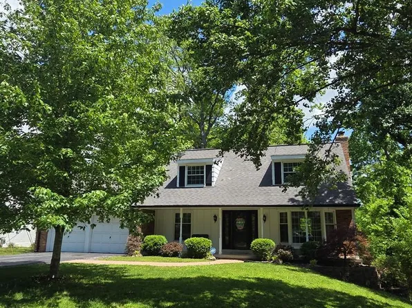 10 Chaminade Dr, Saint Louis, MO 63141
