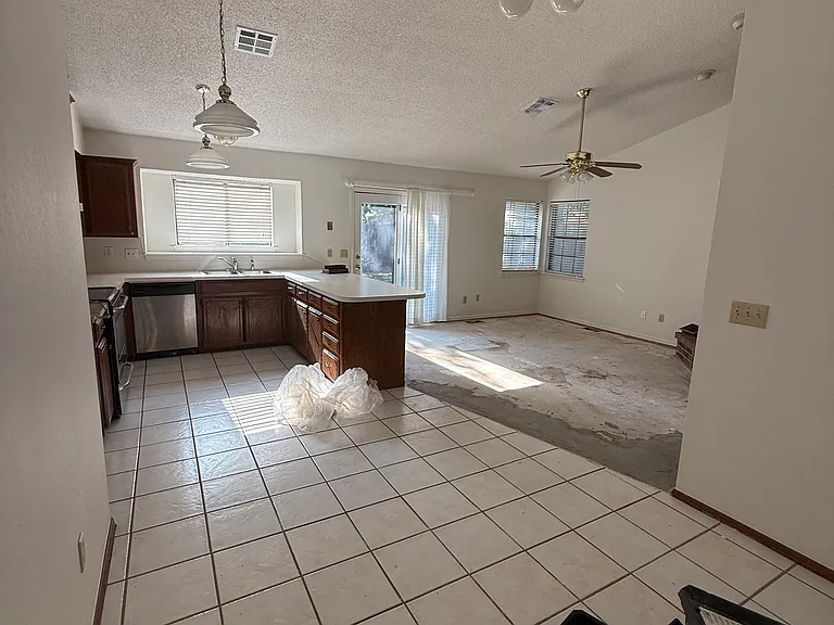 1528 Simon Ave — Photo 5