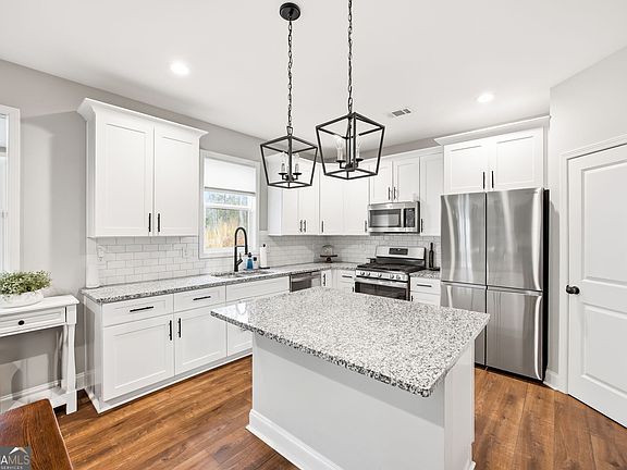 2nd image of 238 Observation Pointe