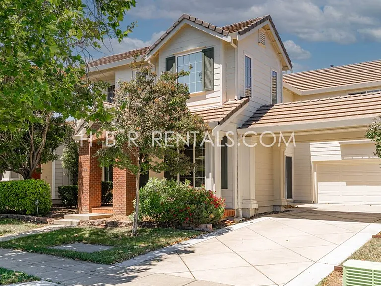 237 E Legacy Dr — Photo 1