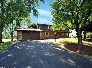 8312 Lakeside Dr, Downers Grove, IL 60516