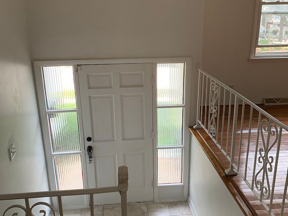 2nd image of 3419 Hazel Ln