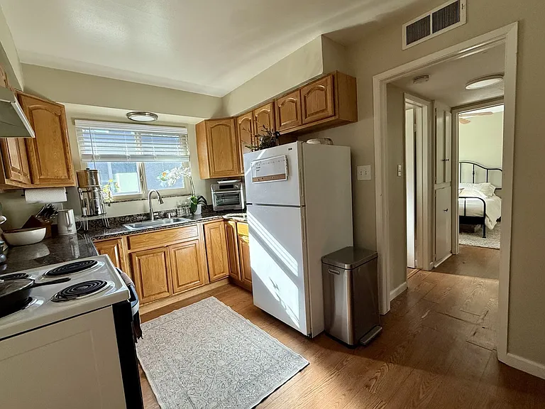 2210 T St — Photo 7