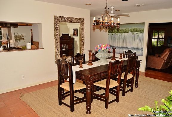 5th image of 2610 Marlborough Dr