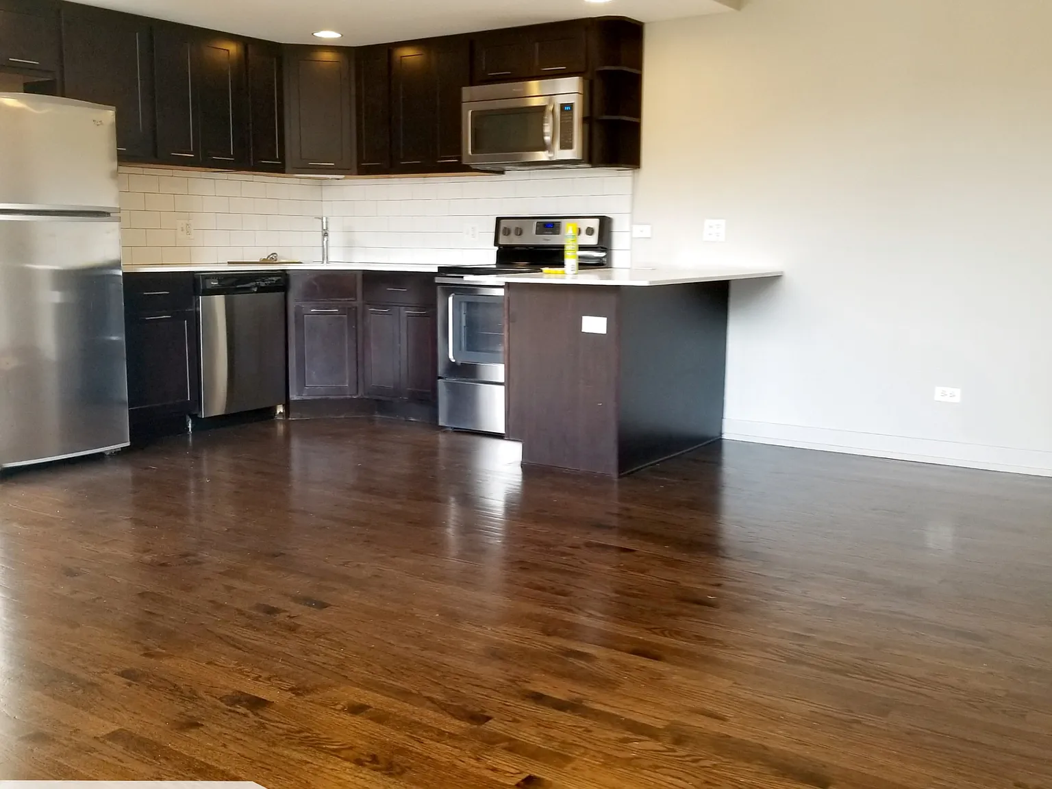 1 bed, 650 sqft, $1,991 — Photo 3