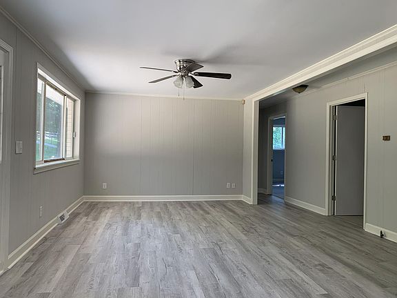 3rd image of 905 Honeywood Ln