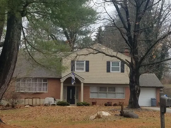 401 Hempstead Cir, Newtown Square, PA 19073