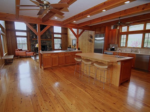 Kitchen
with Two Islands