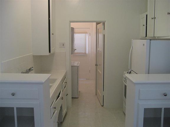 4th image of 1010 10th St Lowr #