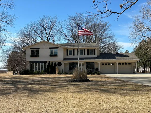 112 S 16th Ave, Winterset, IA 50273