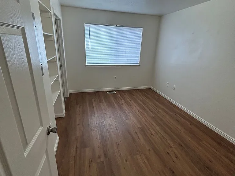 Riverton Apartments — Photo 13